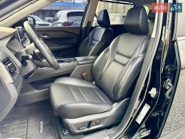 Черный Ниссан Rogue, объемом двигателя 1.5 л и пробегом 136 тыс. км за 23500 $, фото 6 на Automoto.ua