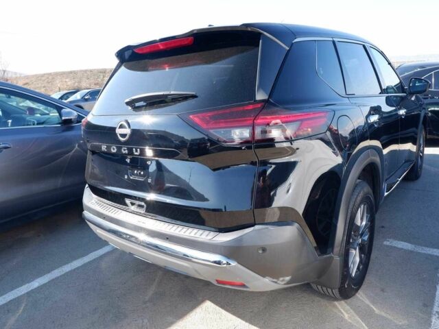 Чорний Ніссан Rogue, об'ємом двигуна 1.5 л та пробігом 5 тис. км за 18000 $, фото 2 на Automoto.ua