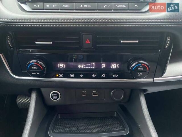 Чорний Ніссан Rogue, об'ємом двигуна 1.5 л та пробігом 113 тис. км за 24400 $, фото 14 на Automoto.ua