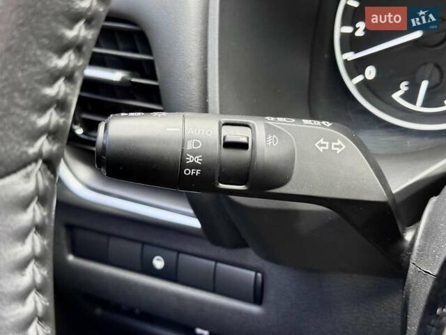 Черный Ниссан Rogue, объемом двигателя 1.5 л и пробегом 136 тыс. км за 23500 $, фото 18 на Automoto.ua