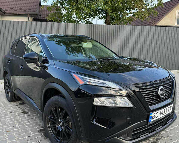 Черный Ниссан Rogue, объемом двигателя 1.5 л и пробегом 47 тыс. км за 24400 $, фото 2 на Automoto.ua