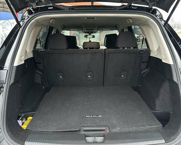 Чорний Ніссан Rogue, об'ємом двигуна 1.5 л та пробігом 84 тис. км за 22500 $, фото 13 на Automoto.ua