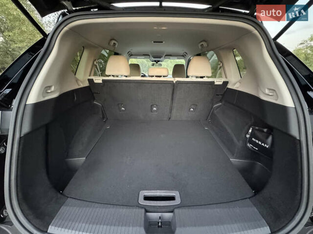 Черный Ниссан Rogue, объемом двигателя 1.5 л и пробегом 55 тыс. км за 21500 $, фото 11 на Automoto.ua