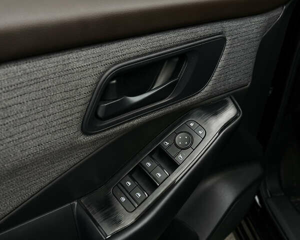 Чорний Ніссан Rogue, об'ємом двигуна 1.5 л та пробігом 84 тис. км за 22500 $, фото 4 на Automoto.ua