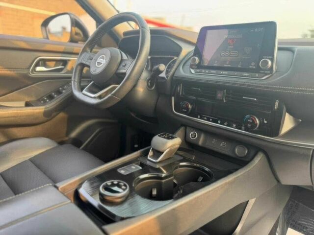 Черный Ниссан Rogue, объемом двигателя 1.5 л и пробегом 29 тыс. км за 11300 $, фото 7 на Automoto.ua