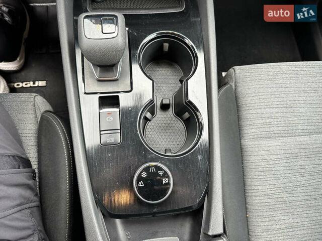 Черный Ниссан Rogue, объемом двигателя 1.5 л и пробегом 75 тыс. км за 22999 $, фото 62 на Automoto.ua
