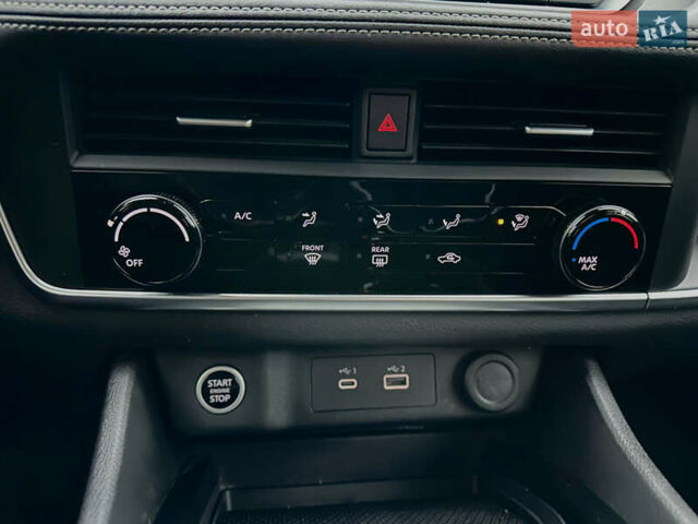 Чорний Ніссан Rogue, об'ємом двигуна 1.5 л та пробігом 84 тис. км за 22500 $, фото 10 на Automoto.ua