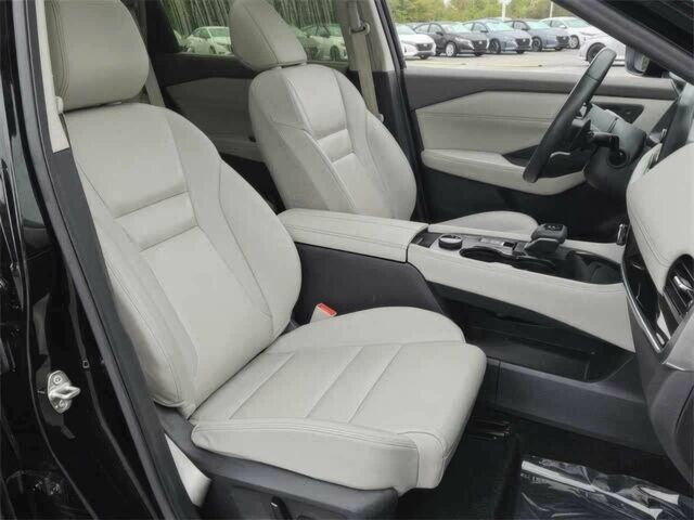 Черный Ниссан Rogue, объемом двигателя 1.5 л и пробегом 18 тыс. км за 20000 $, фото 7 на Automoto.ua