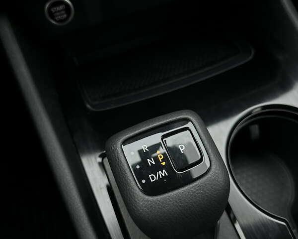 Чорний Ніссан Rogue, об'ємом двигуна 1.5 л та пробігом 84 тис. км за 22500 $, фото 7 на Automoto.ua