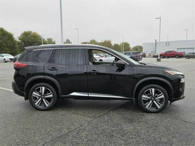 Черный Ниссан Rogue, объемом двигателя 1.5 л и пробегом 18 тыс. км за 20000 $, фото 2 на Automoto.ua