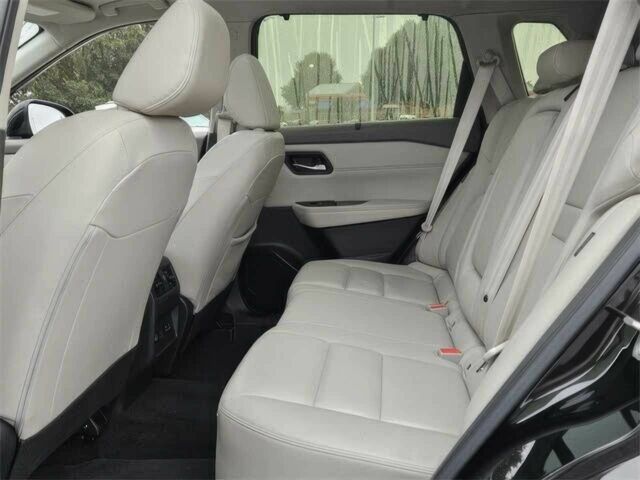 Черный Ниссан Rogue, объемом двигателя 1.5 л и пробегом 18 тыс. км за 20000 $, фото 12 на Automoto.ua