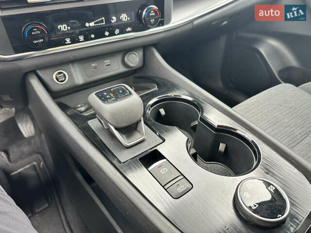 Черный Ниссан Rogue, объемом двигателя 1.5 л и пробегом 75 тыс. км за 22999 $, фото 42 на Automoto.ua