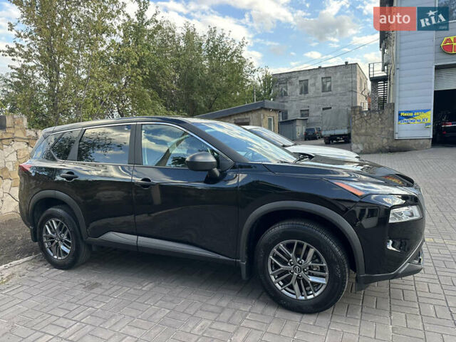 Черный Ниссан Rogue, объемом двигателя 1.5 л и пробегом 19 тыс. км за 24999 $, фото 2 на Automoto.ua