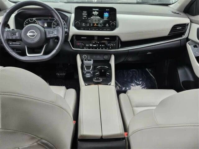 Черный Ниссан Rogue, объемом двигателя 1.5 л и пробегом 18 тыс. км за 20000 $, фото 5 на Automoto.ua