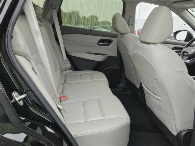 Черный Ниссан Rogue, объемом двигателя 1.5 л и пробегом 18 тыс. км за 20000 $, фото 11 на Automoto.ua