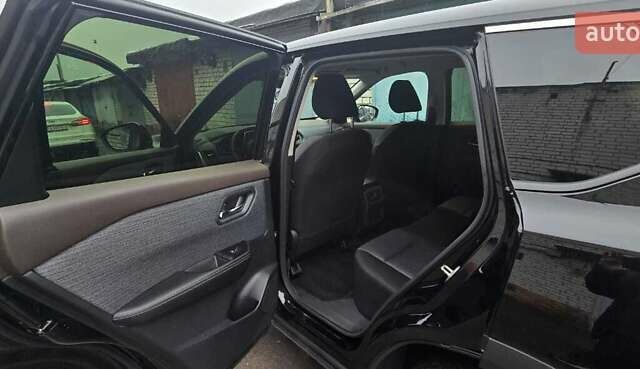 Чорний Ніссан Rogue, об'ємом двигуна 1.5 л та пробігом 90 тис. км за 20800 $, фото 3 на Automoto.ua