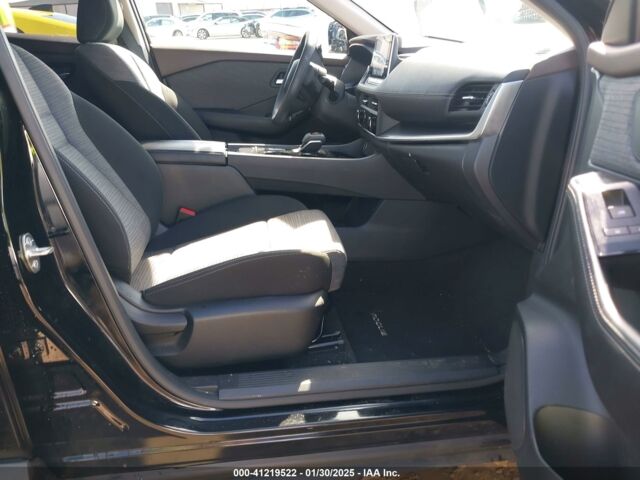 Чорний Ніссан Rogue, об'ємом двигуна 1.5 л та пробігом 45 тис. км за 14200 $, фото 6 на Automoto.ua