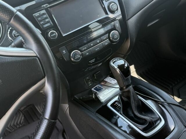 Красный Ниссан Rogue, объемом двигателя 2.5 л и пробегом 113 тыс. км за 9500 $, фото 7 на Automoto.ua