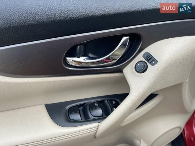 Красный Ниссан Rogue, объемом двигателя 2.49 л и пробегом 198 тыс. км за 12200 $, фото 8 на Automoto.ua