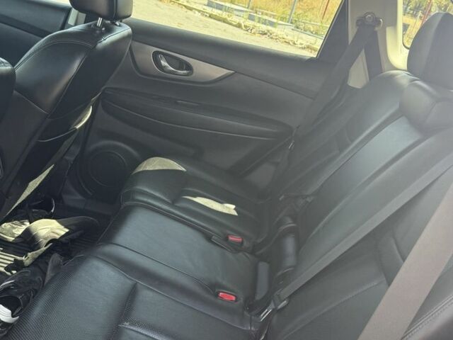 Красный Ниссан Rogue, объемом двигателя 2.5 л и пробегом 113 тыс. км за 9500 $, фото 6 на Automoto.ua