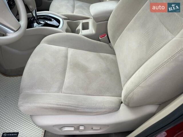 Красный Ниссан Rogue, объемом двигателя 2.49 л и пробегом 198 тыс. км за 12200 $, фото 11 на Automoto.ua