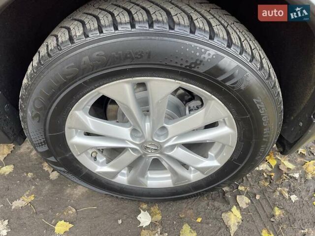 Красный Ниссан Rogue, объемом двигателя 2.49 л и пробегом 198 тыс. км за 12200 $, фото 18 на Automoto.ua