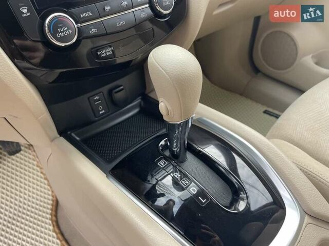 Красный Ниссан Rogue, объемом двигателя 2.49 л и пробегом 198 тыс. км за 12200 $, фото 15 на Automoto.ua