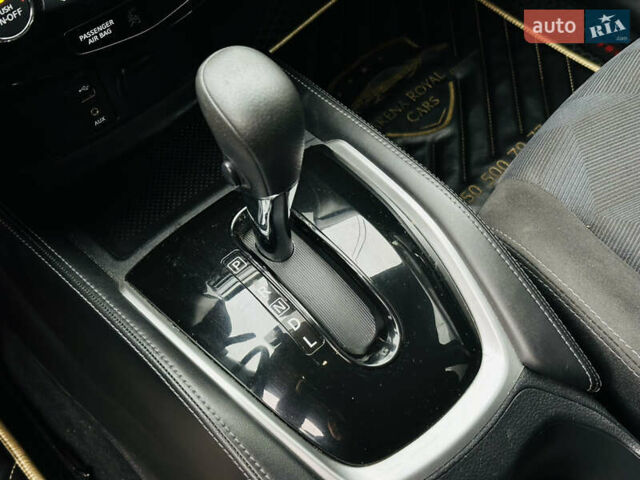 Красный Ниссан Rogue, объемом двигателя 2.5 л и пробегом 153 тыс. км за 12900 $, фото 32 на Automoto.ua