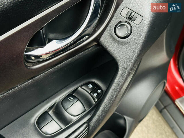 Красный Ниссан Rogue, объемом двигателя 2.5 л и пробегом 153 тыс. км за 12900 $, фото 25 на Automoto.ua