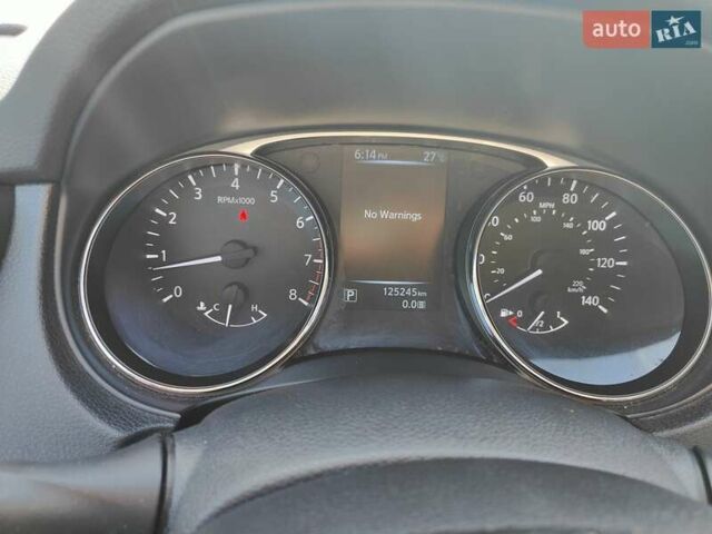 Красный Ниссан Rogue, объемом двигателя 2.49 л и пробегом 125 тыс. км за 13500 $, фото 3 на Automoto.ua