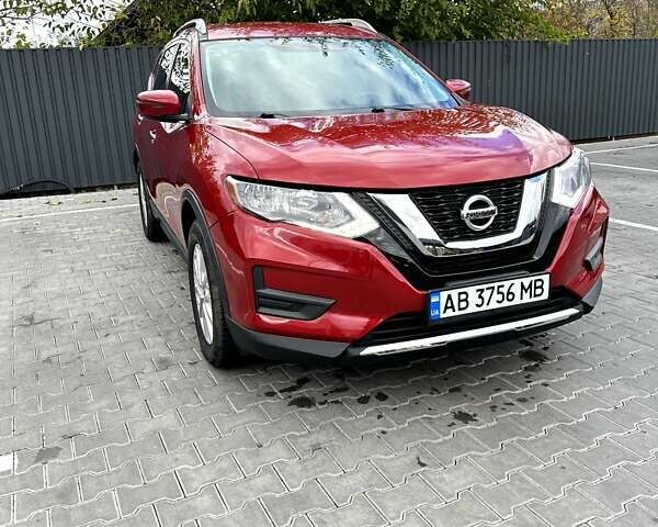 Красный Ниссан Rogue, объемом двигателя 2.49 л и пробегом 131 тыс. км за 13900 $, фото 3 на Automoto.ua