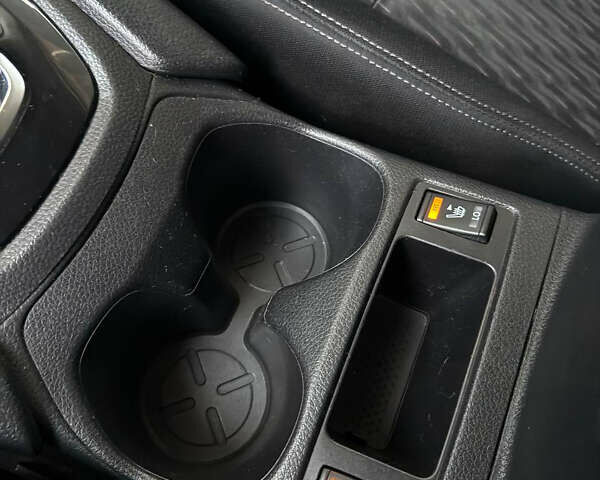 Червоний Ніссан Rogue, об'ємом двигуна 2.5 л та пробігом 140 тис. км за 12599 $, фото 31 на Automoto.ua