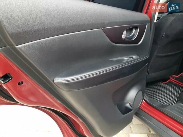 Красный Ниссан Rogue, объемом двигателя 2.49 л и пробегом 184 тыс. км за 12000 $, фото 13 на Automoto.ua