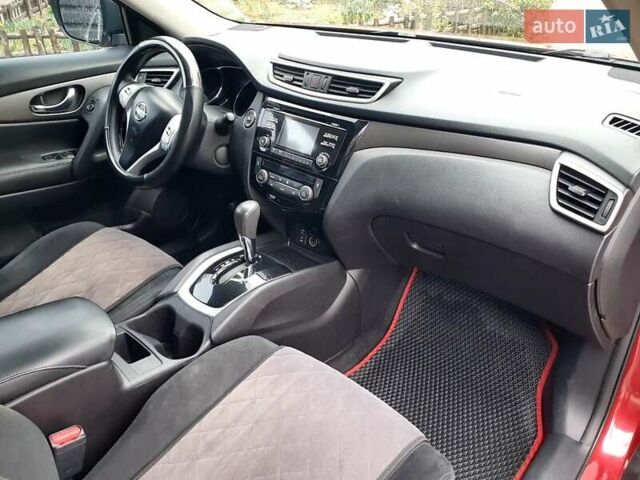 Красный Ниссан Rogue, объемом двигателя 2.49 л и пробегом 184 тыс. км за 12000 $, фото 6 на Automoto.ua