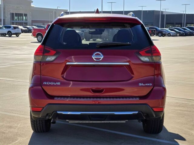 Красный Ниссан Rogue, объемом двигателя 2.5 л и пробегом 60 тыс. км за 9000 $, фото 4 на Automoto.ua