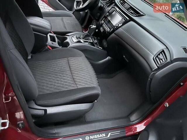 Красный Ниссан Rogue, объемом двигателя 2.5 л и пробегом 182 тыс. км за 12700 $, фото 1 на Automoto.ua