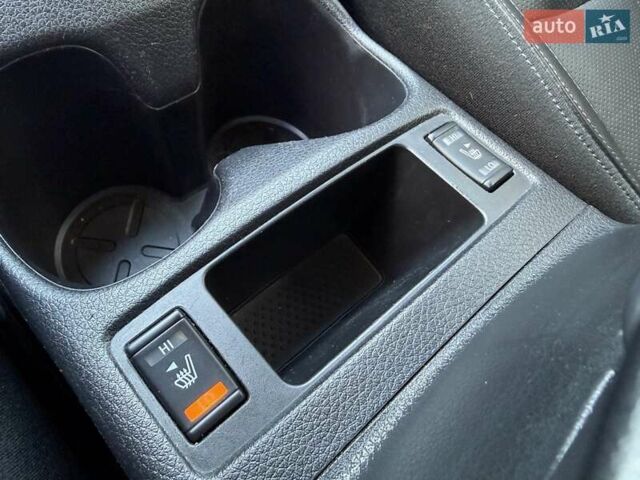 Красный Ниссан Rogue, объемом двигателя 2.5 л и пробегом 170 тыс. км за 13999 $, фото 22 на Automoto.ua