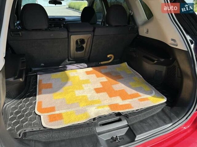 Красный Ниссан Rogue, объемом двигателя 2.5 л и пробегом 159 тыс. км за 13300 $, фото 2 на Automoto.ua