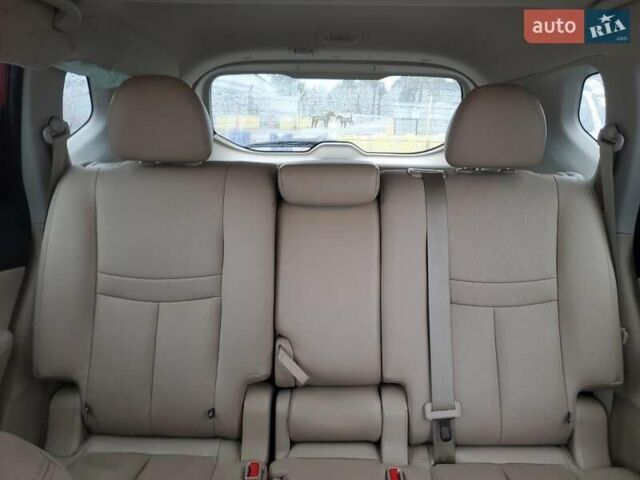 Красный Ниссан Rogue, объемом двигателя 2.49 л и пробегом 130 тыс. км за 2300 $, фото 9 на Automoto.ua