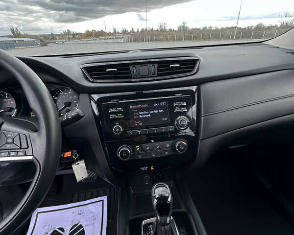 Красный Ниссан Rogue, объемом двигателя 2.49 л и пробегом 178 тыс. км за 13000 $, фото 12 на Automoto.ua