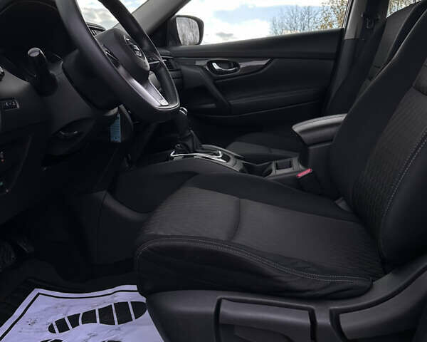 Красный Ниссан Rogue, объемом двигателя 2.49 л и пробегом 178 тыс. км за 13000 $, фото 10 на Automoto.ua