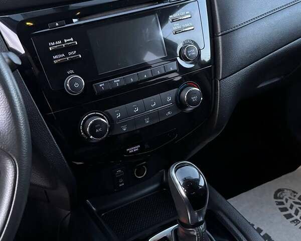 Ниссан Rogue 2017 в Львове на Automoto.ua Красный Ниссан Rogue, объемом двигателя 2.5 л и пробегом 195 тыс. км за 11900 $, фото 18 на Automoto.ua