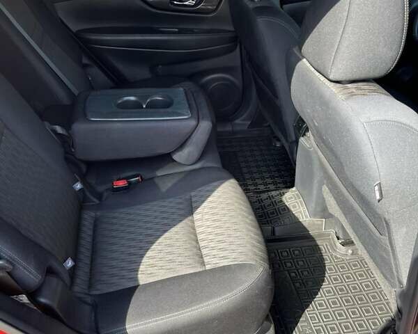 Красный Ниссан Rogue, объемом двигателя 2.5 л и пробегом 159 тыс. км за 13300 $, фото 7 на Automoto.ua