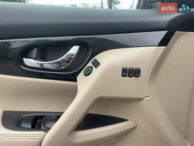 Красный Ниссан Rogue, объемом двигателя 2.5 л и пробегом 147 тыс. км за 16000 $, фото 12 на Automoto.ua