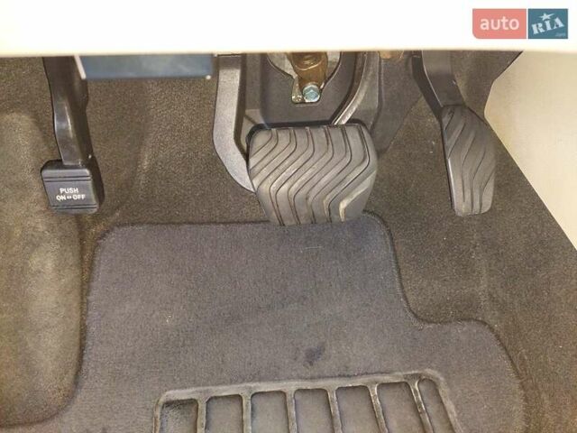 Красный Ниссан Rogue, объемом двигателя 2.49 л и пробегом 163 тыс. км за 13600 $, фото 21 на Automoto.ua