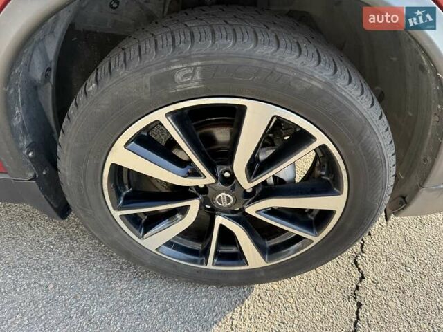 Красный Ниссан Rogue, объемом двигателя 2.49 л и пробегом 150 тыс. км за 15900 $, фото 7 на Automoto.ua