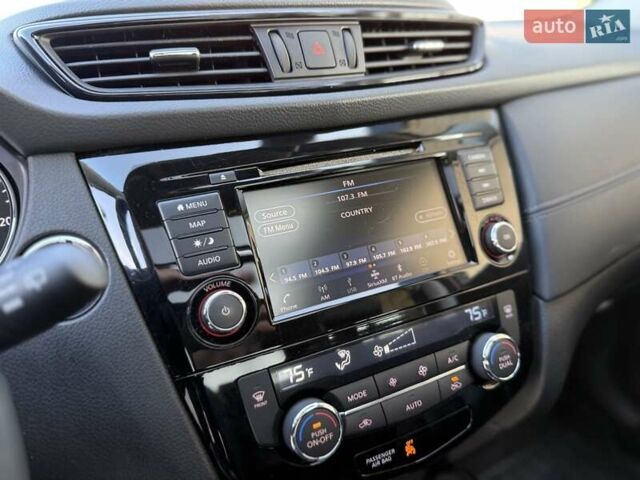 Красный Ниссан Rogue, объемом двигателя 2.49 л и пробегом 150 тыс. км за 15900 $, фото 17 на Automoto.ua