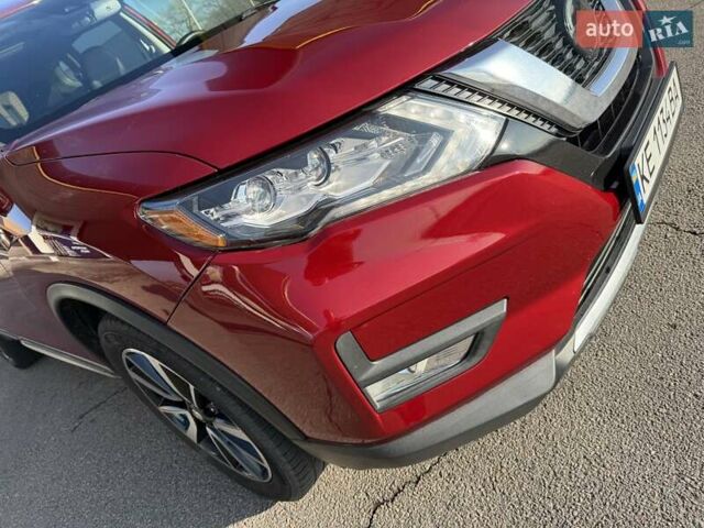 Красный Ниссан Rogue, объемом двигателя 2.49 л и пробегом 150 тыс. км за 15900 $, фото 3 на Automoto.ua