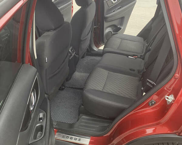 Красный Ниссан Rogue, объемом двигателя 2.49 л и пробегом 179 тыс. км за 17600 $, фото 12 на Automoto.ua