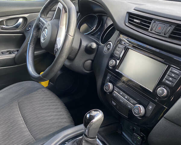 Красный Ниссан Rogue, объемом двигателя 2.5 л и пробегом 210 тыс. км за 11500 $, фото 12 на Automoto.ua